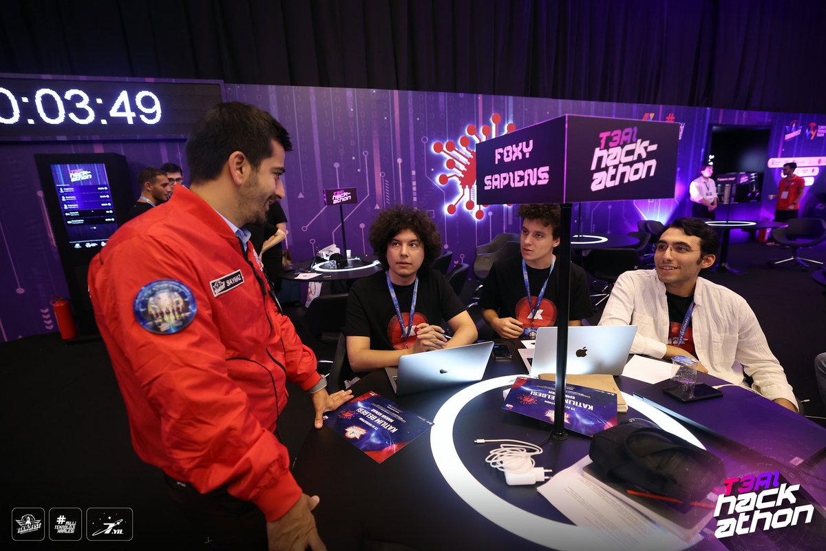 TEKNOFEST Genel Sekreteri Muhammet Saymaz, ❝T3 AI Hackathon❞ yarışmacılarını ziyaret ederek geri sayım heyecanına ortak oldu.

#TEKNOFESTAKDENİZ ☀️🚀