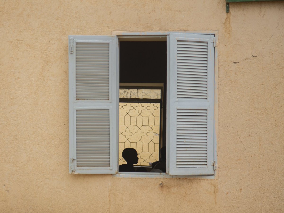 شبابيك مفتوحة على 
ما لقيت بلدا احلى من نوبة لكسلا 
أنا قلبي ليك مكتوب يا شعبا النارو وقود
وهواك ما ليهو حدود ونورك لي وصلا 
 - روني صباحي

السودان -  نهر النيل - شندي 
#السودان
#الترحال
#الاستكشاف
#sudan
#farisalsheghail
#streetphotography
#shobak