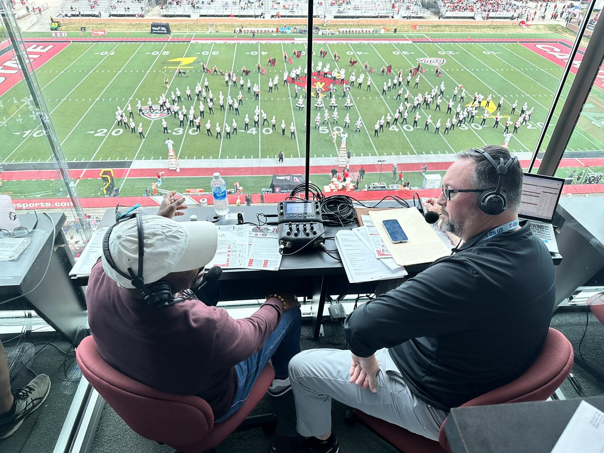 Great to have Missouri State legend DeAndre Smith in the booth today! Bears 7-7 at halftime vs. Ball State. <a href="/MoStateFootball/">Missouri State Football</a> <a href="/MissouriState/">Missouri State</a>