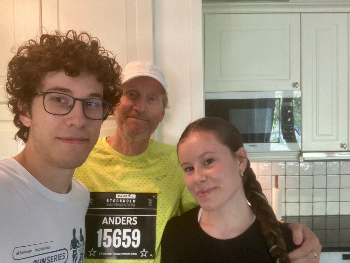 cambvace's tweet photo. Before and after the #Stockholm #half_marathon Brave @andersgka @Ananda https://t.co/EWrVVMlBSe