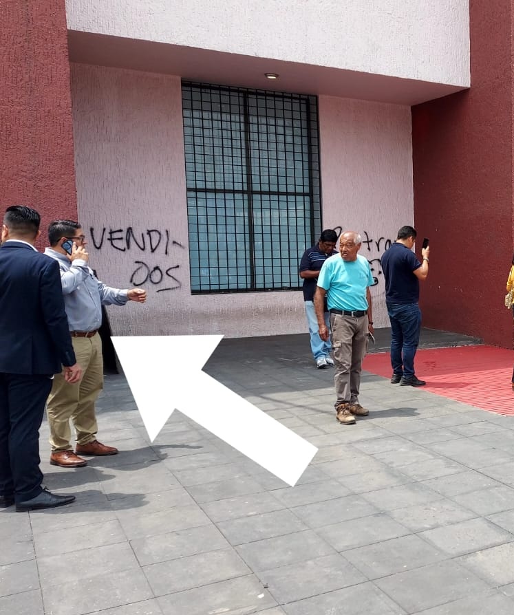 Darío dió la instrucción directa de enviar a golpeadores. Segundos antes de la represión amenazó a una vecina afirmandole que "habría consecuencias" por la protesta.

El grupo de choque realizó las detenciones y los entregó a la policía, ante la presencia de Darío.