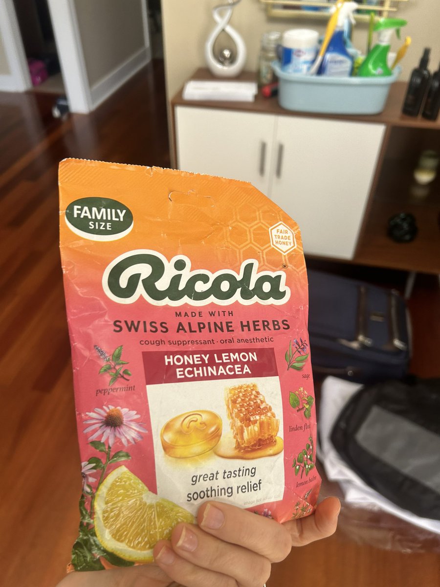 HollyKapsalis's tweet photo. Wtf is this packaging @AmazonHelp  🤣 🤣 🤣 thank you for the laugh tho https://t.co/qBwoOebK52