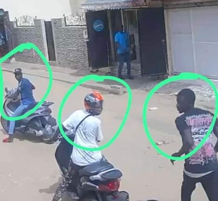 Les agresseurs d'hier...
Partagez en masse et si vous en reconnaissez quelqu'un,rendez vous au commissariat le plus proche de chez vous.