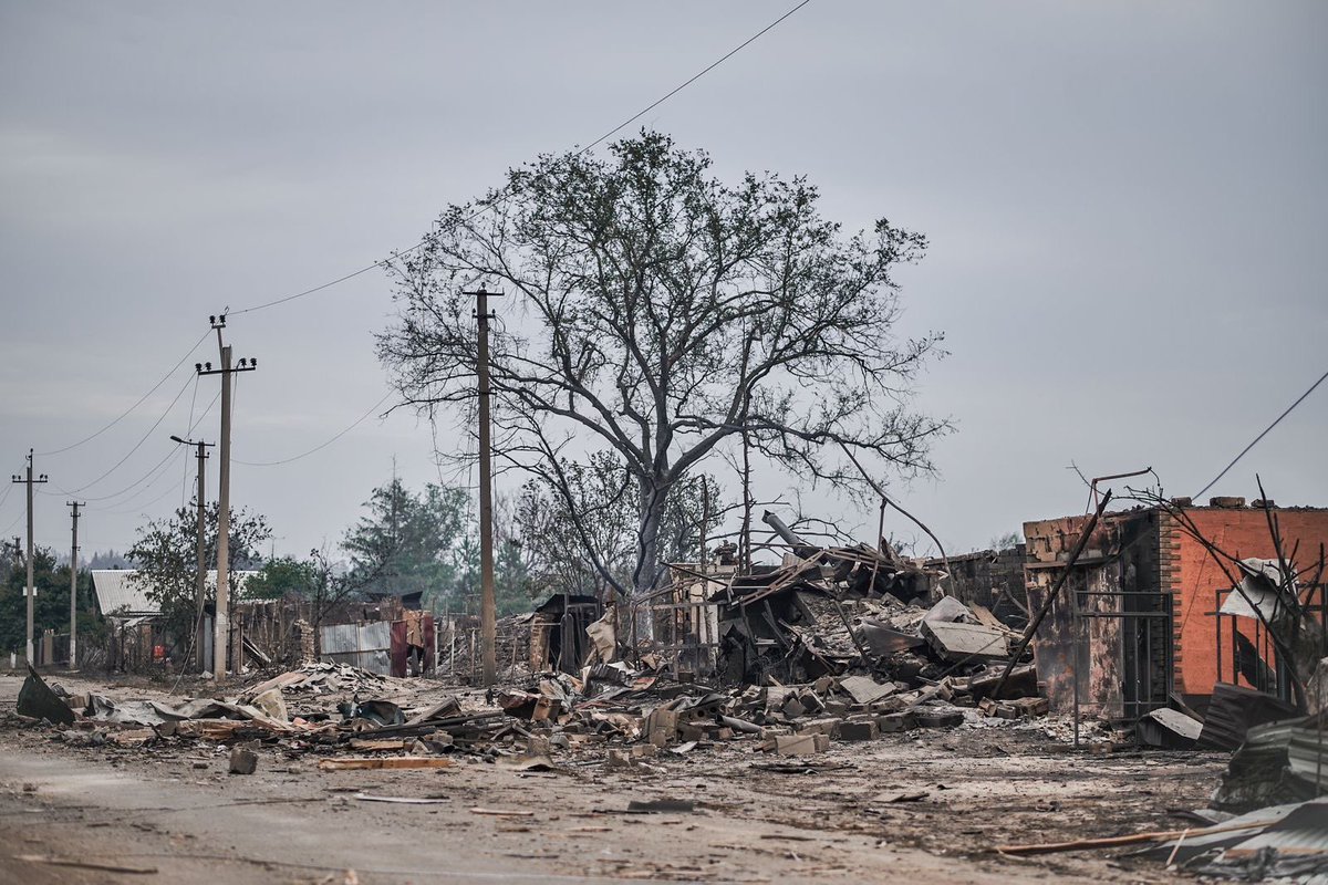 WCKitchen's tweet image. Fires continue to ravage parts of the Donetsk and Kharkiv regions, including Sviatohirsk, Yarova, and Studenok. WCK teams are working alongside emergency personnel to support firefighters as well as families displaced by the blazes. In Studenok alone, more than 300 homes,…