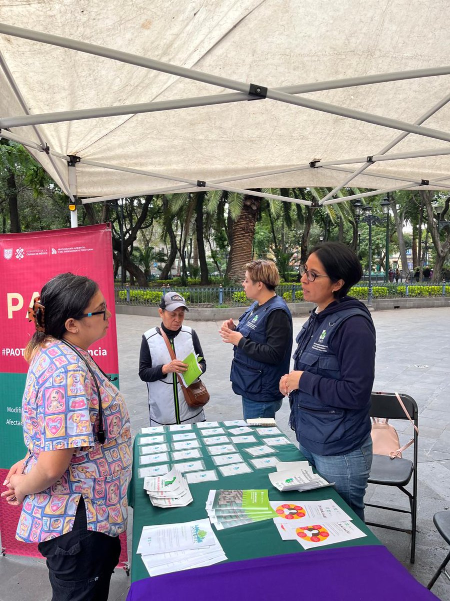 PAOTmx's tweet photo. Personal PAOT se encuentra orientando a los asistentes al #CanFest sobre sus derechos y obligaciones urbano ambientales 🌳🐕🔊🧱 y la plataforma @AdoptaCDMX en la Alameda de Santa María la Ribera en #Cuauhtémoc. https://t.co/sW9KyyNv1j