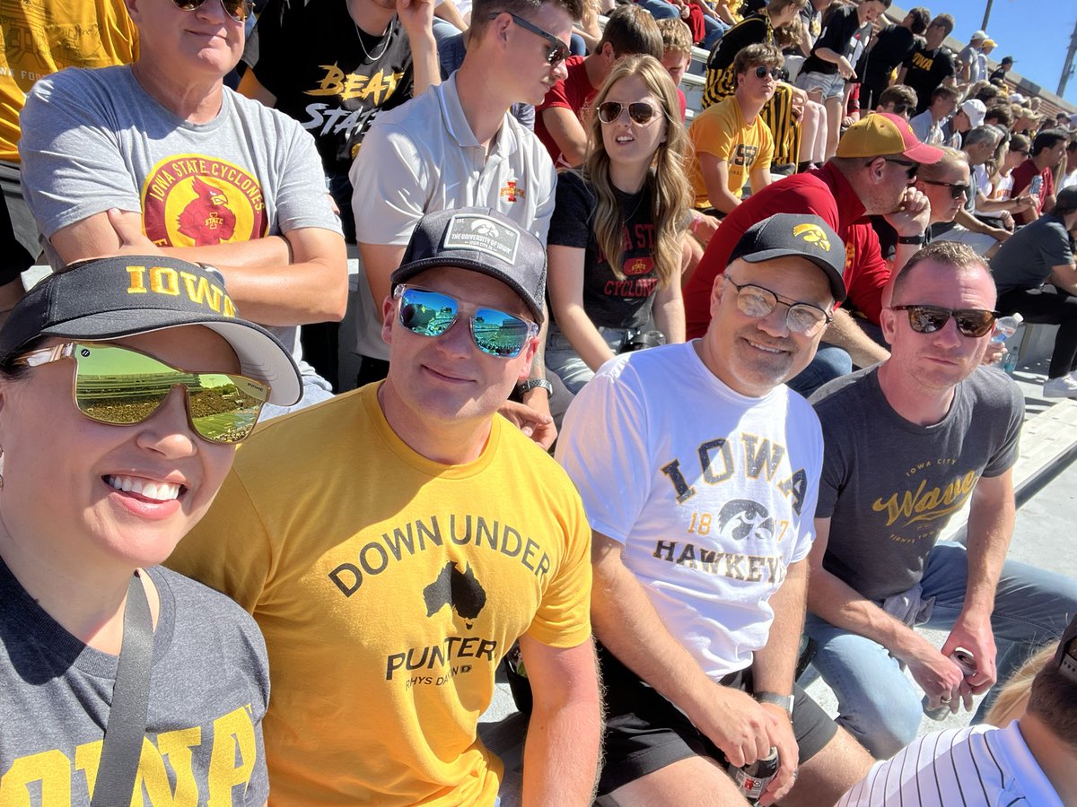 Cheering on  <a href="/TheIowaHawkeyes/">The Iowa Hawkeyes</a> #fightforiowa #gohawks 🖤💛