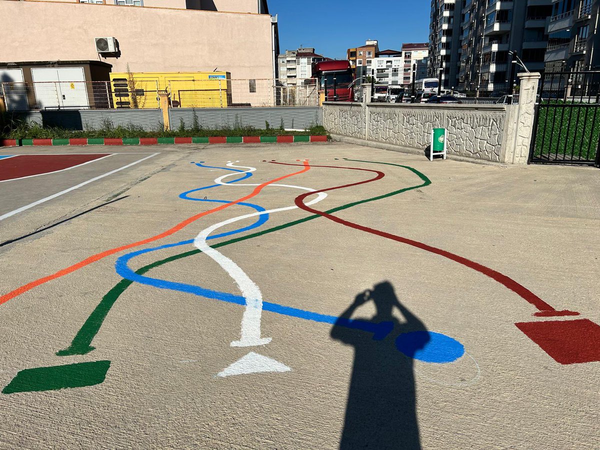 Bu sene okul bahçemizi rengârenk görüntülerle geleneksel oyunlarımıza açıyoruz. Acele edin çocuklar, pazartesi buluşmamız için sabırsızlanıyoruz!
#OkullarımızHazır
<a href="/tcmeb/">Millî Eğitim Bakanlığı</a> <a href="/samsunmem/">Samsun İl Milli Eğitim Müdürlüğü</a> <a href="/muratagar60/">Murat AĞAR</a>