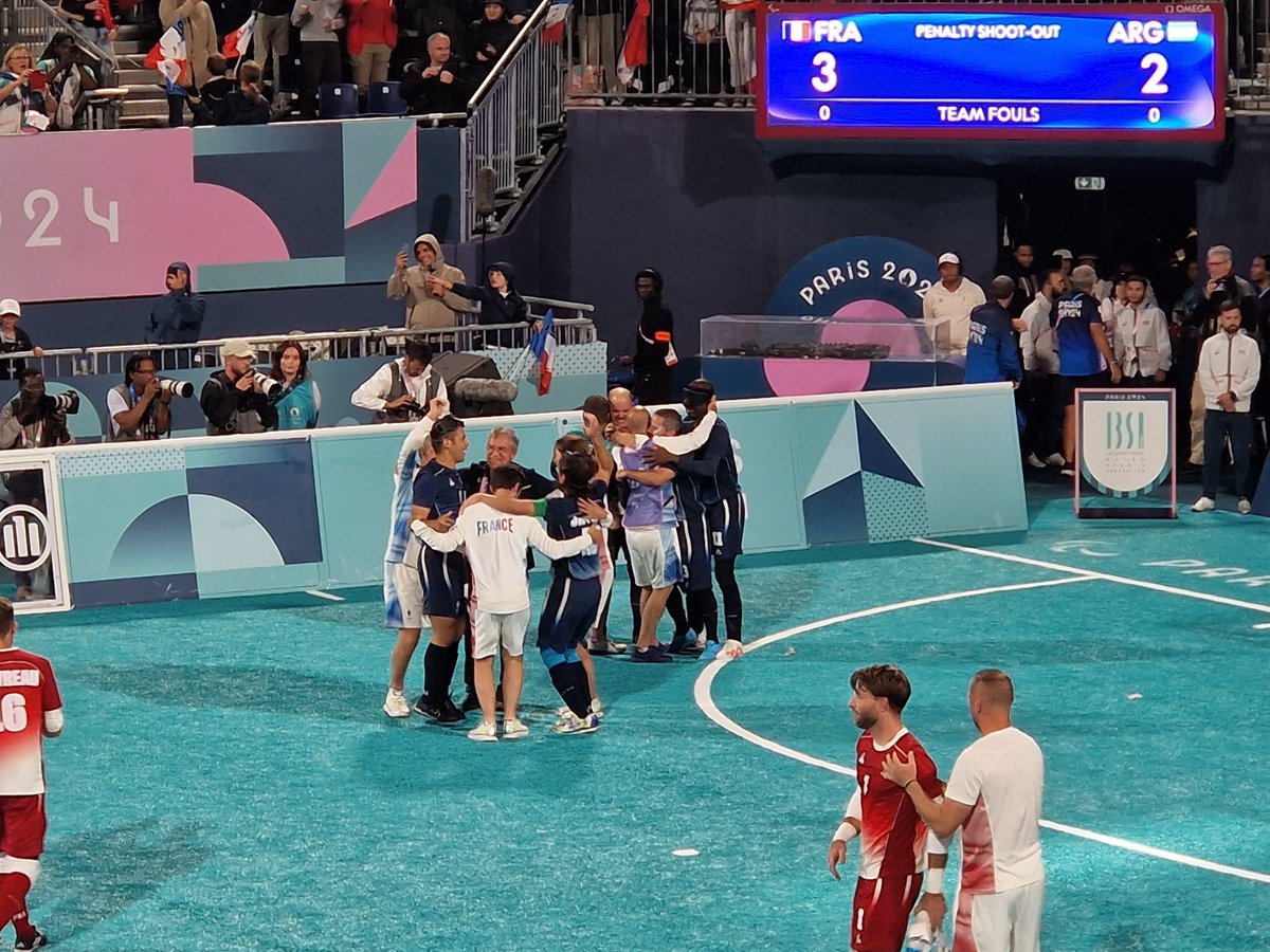 Stephen HERVÉ (@harvstev) on Twitter photo Que de joie pour notre équipe de nationale Cécifoot !
Bravo à nos champions bondynois !
Quelle ambiance !
<a href="/VilledeBondy/">Ville de Bondy</a> #BondyCecifootClub Que de joie pour notre équipe de nationale Cécifoot !
Bravo à nos champions bondynois !
Quelle ambiance !
<a href="/VilledeBondy/">Ville de Bondy</a> #BondyCecifootClub