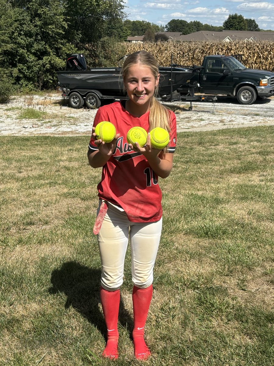 Home runs #4,#5,and#6 with 2 bombs in one game so proud !! ⁦<a href="/AddisonDarnell4/">Addison Darnell</a>⁩ Go DAWGS!!!