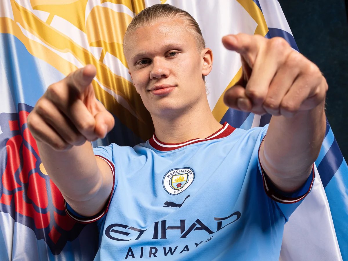 FAS333_'s tweet photo. ❗️@erling planuje odejście z @ManCity? 😲

Norweg chce zawrzeć klauzule wykupu przy nowym kontrakcie z klubem. Nie jest ona wymagana w @premierleague.

Gdzie widzielibyście napastnika? 🤔

#Haaland #ManCity #PremierLeague #FAS3 https://t.co/gPWHu7sk4F