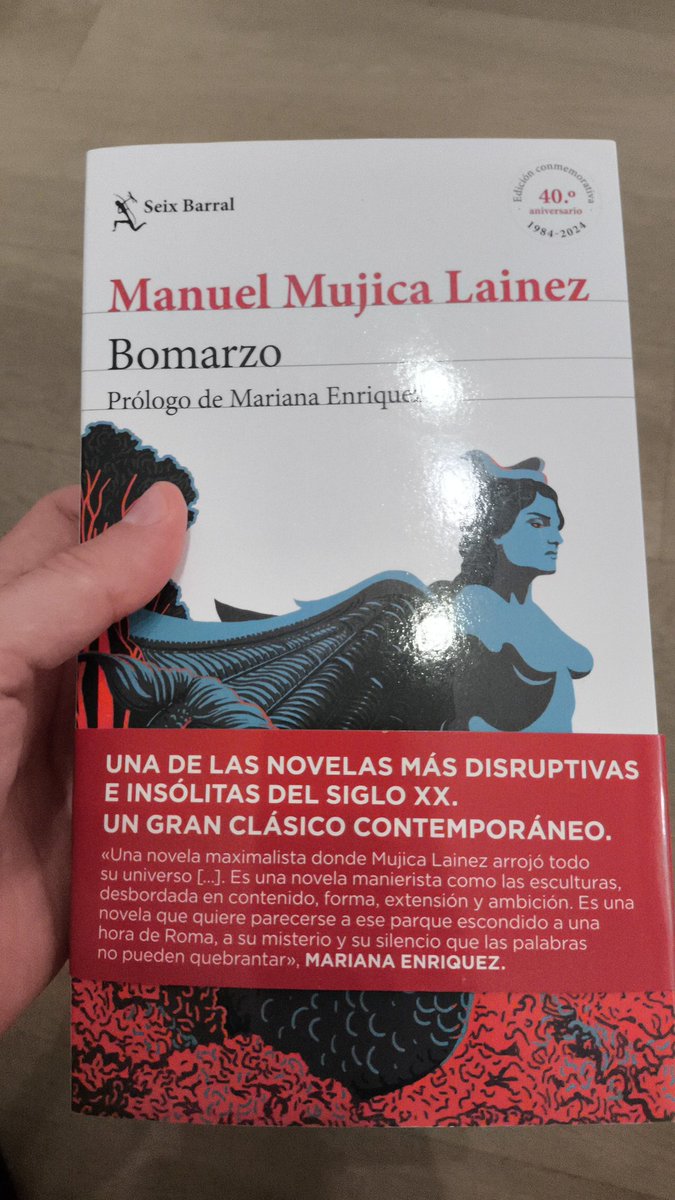 borjajared's tweet image. Hola @Seix_Barral ¿Cómo podéis vender un libro tan mal editado? Está todo tan enganchado que es casi imposible leer el interior de las páginas.