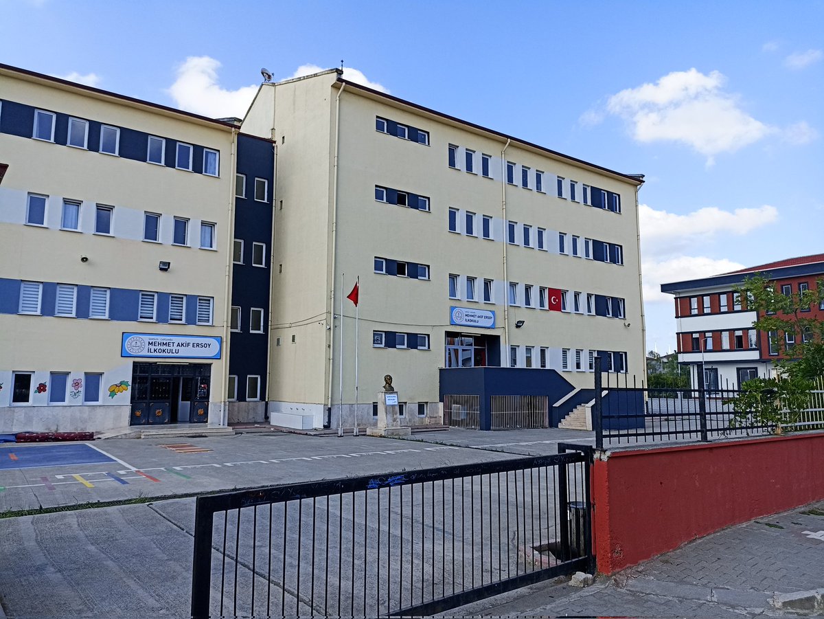 Sıralarımızın temizliği tamam, boya badana tamam, ders kitaplarımız tamam!
Bir tek evlatlarımız eksik, onlarla da pazartesi günü kavuşuyoruz…
#OkullarımızHazır
<a href="/tcmeb/">Millî Eğitim Bakanlığı</a> <a href="/samsunmem/">Samsun İl Milli Eğitim Müdürlüğü</a> <a href="/muratagar60/">Murat AĞAR</a>