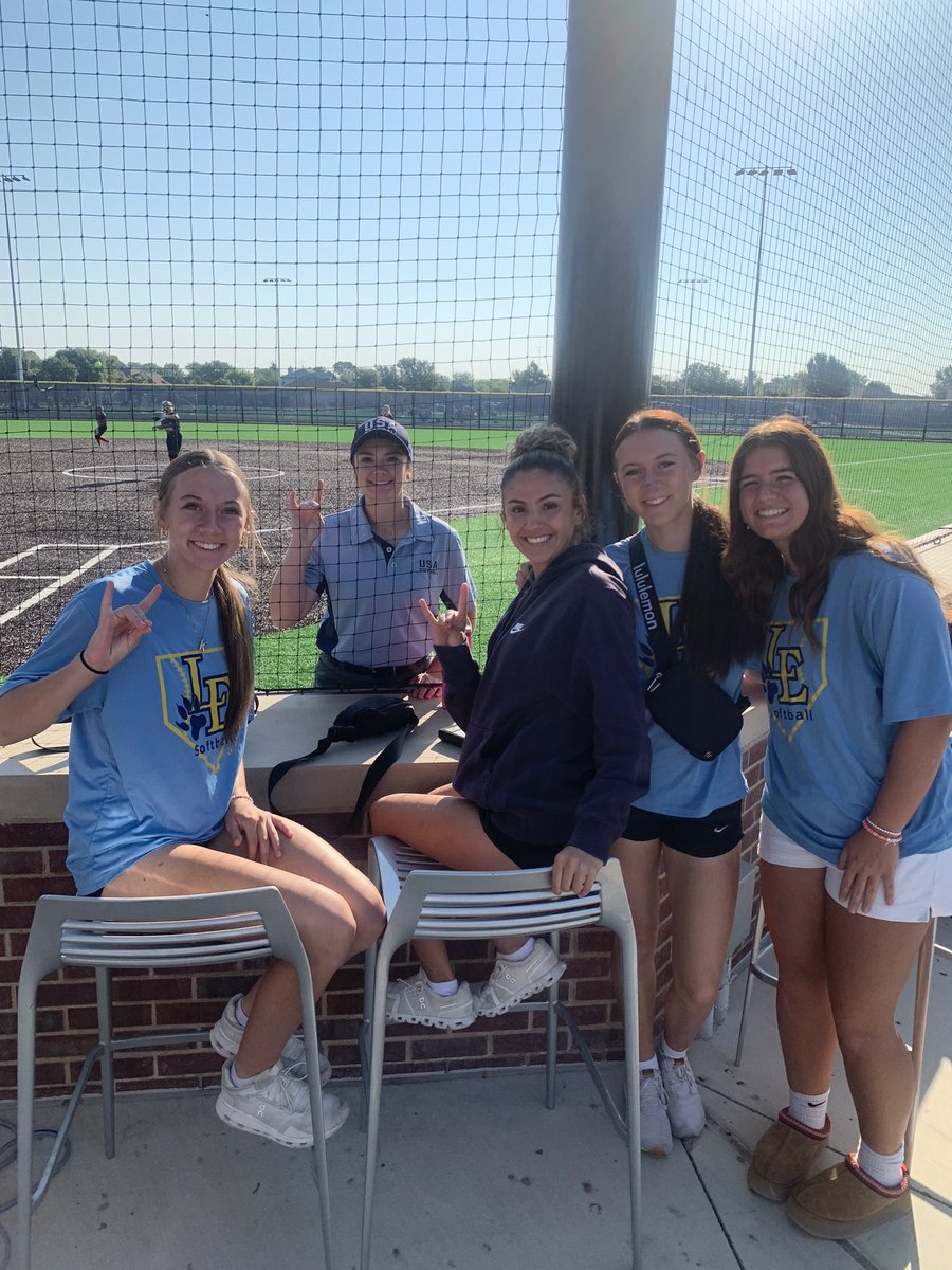 lelobosoftball's tweet image. Thank you @LEAYSA_TX softball for having us out this morning! #FutureLobos  #FamiLE @LEISDAthletics @leisd
