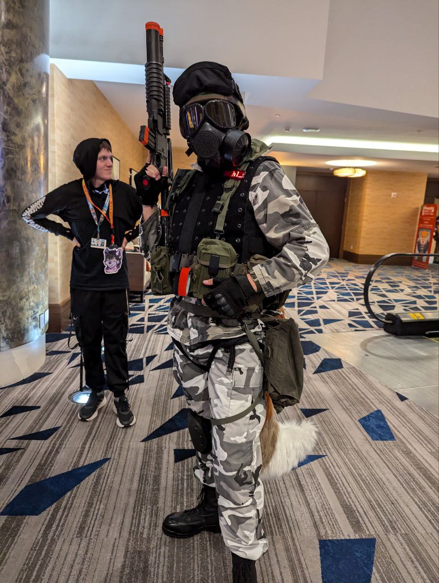 hl_hgruntmdl's tweet image. Hey!! It is I the great Grunt! continuously on the search for Gordon Freeman
If you spot me tag me!
Im just a silly cosplayer who goes to cons, dont be afriad to ask for photos!