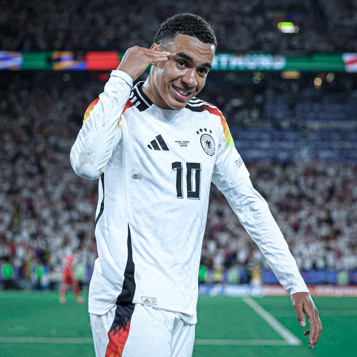 • 1 Tor
• 3 Assists

𝕸𝖚𝖘𝖎𝖆𝖑𝖆 𝖎𝖘 𝖍𝖎𝖒.