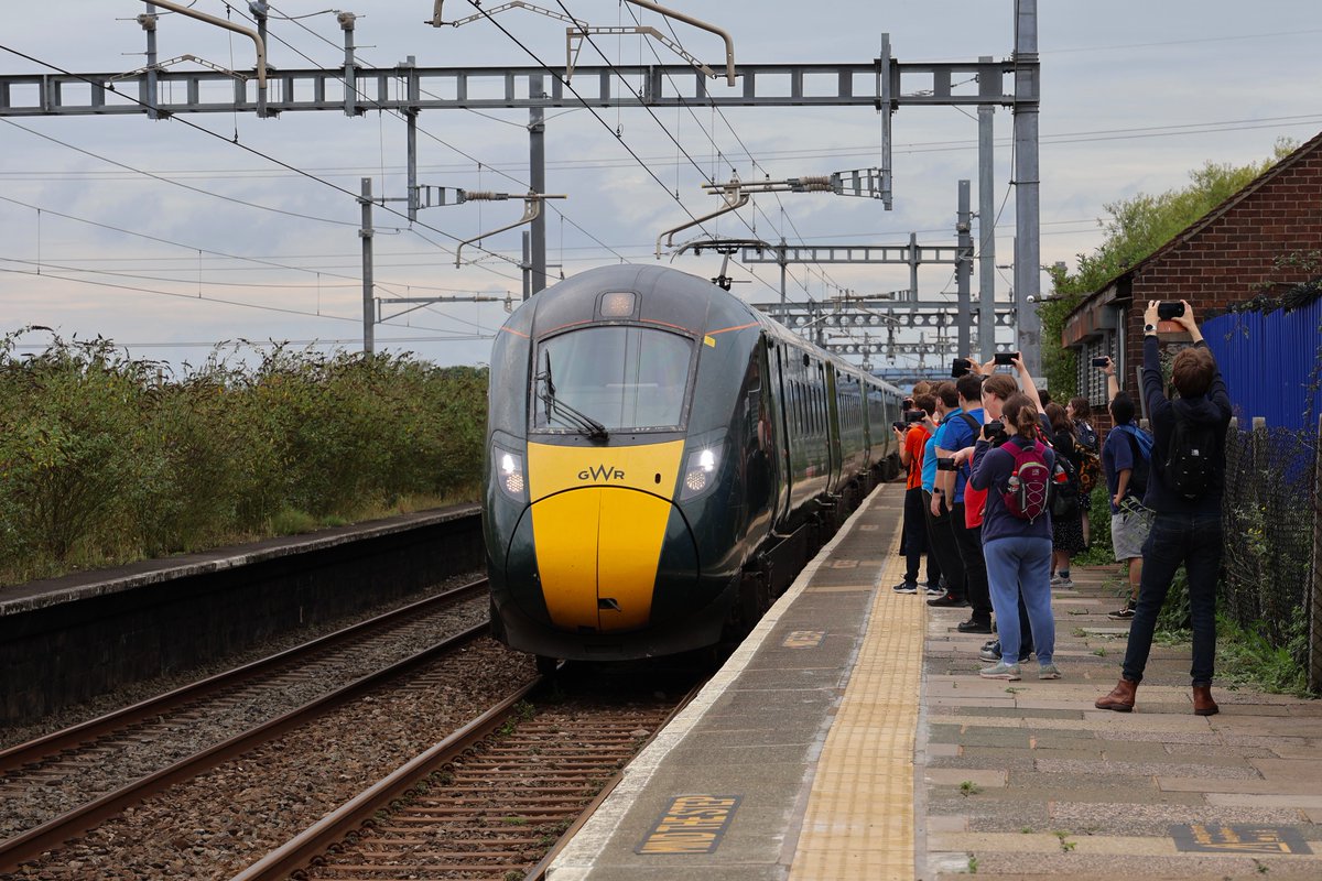 <a href="/PilningStation/">Pilning Station 🌻🇺🇦</a> <a href="/railwaydave/">Dave McCormick</a> <a href="/Minion_Josh_/">Josh C</a> Certainly made for an impressive sight at the station!
