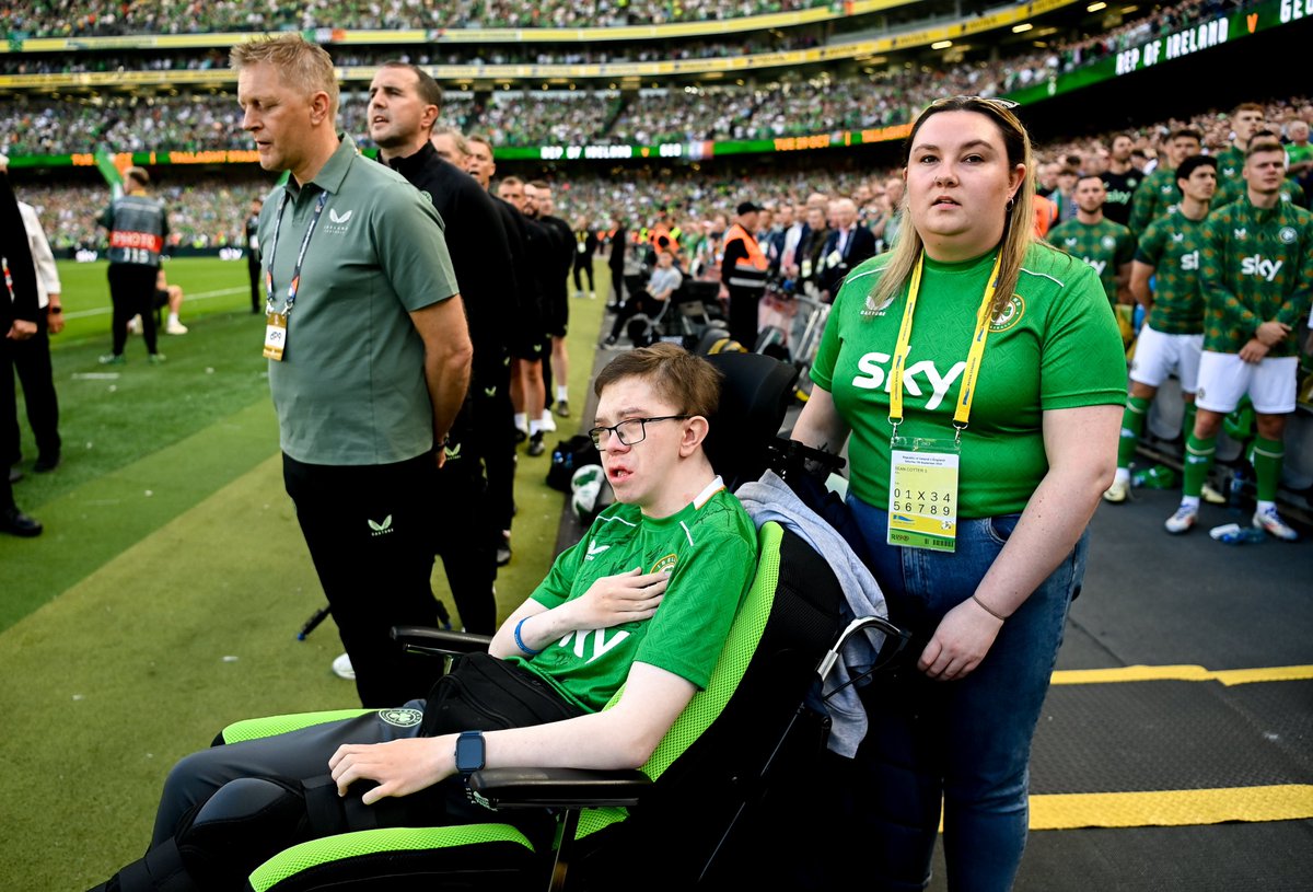 IrelandFootball's tweet photo. It was great to have Jordy Power with us today as a guest of honour of the team 💚

Jayson Molumby's cousin, the team made sure Jordy and his family had a day to remember 🇮🇪 https://t.co/xhune6LQ73