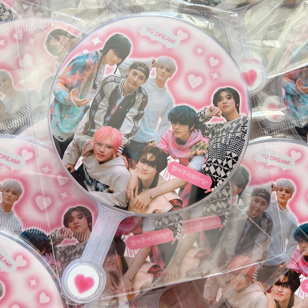 doieshope's tweet photo. mini 7dream pickets for $5!!! :D i’ll bring some with me to tds3 LA, oakland, and new york but if you wanna secure it beforehand or you’re not going to those stops send me a dm and i can mail out on monday! :D this is the last of what i have so the quantity is kinda limited :( https://t.co/xEzKaqDPWu