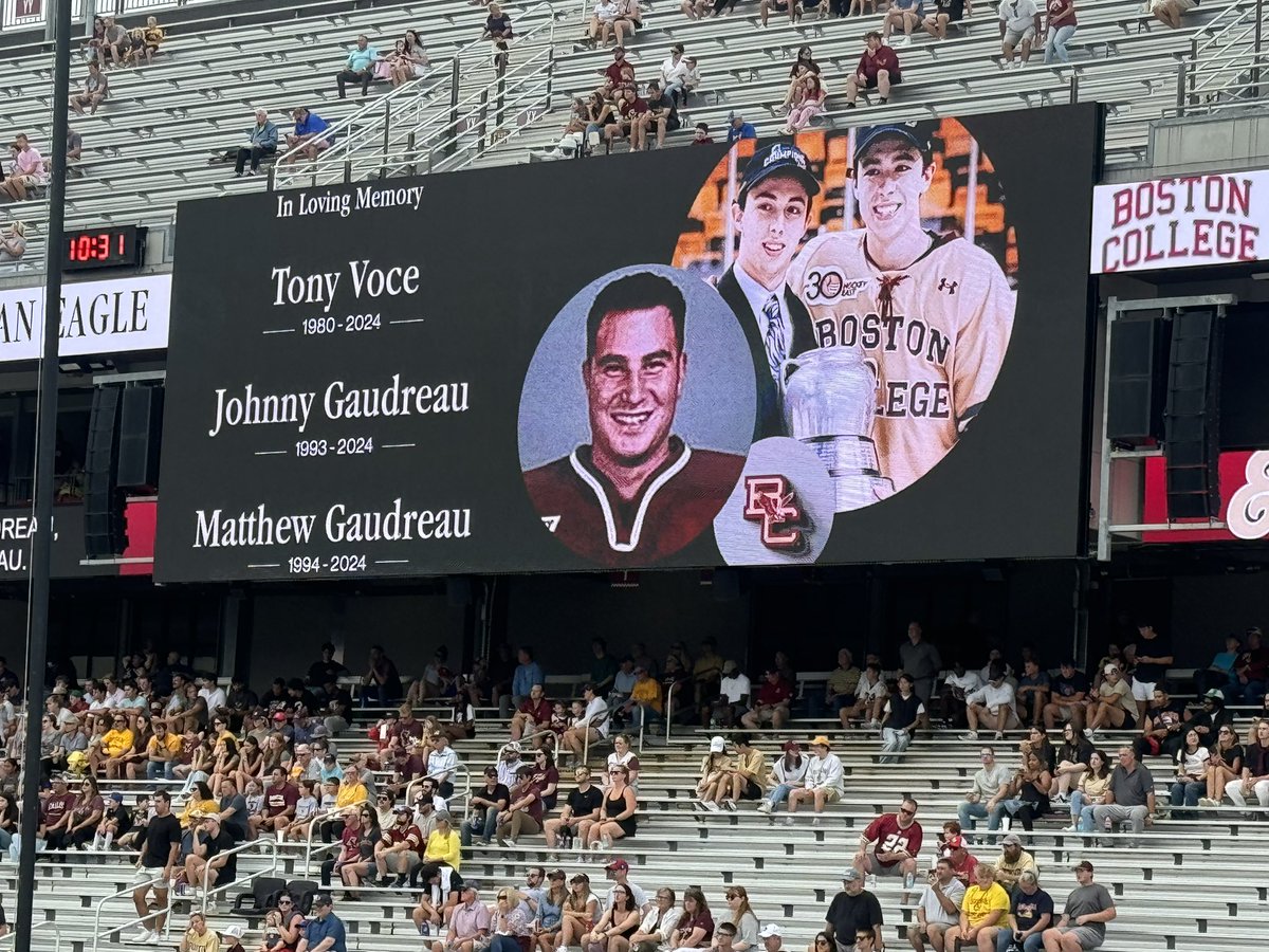 smars319's tweet image. Pregame tribute #forjohnny #formatthew #JohnnyHockey