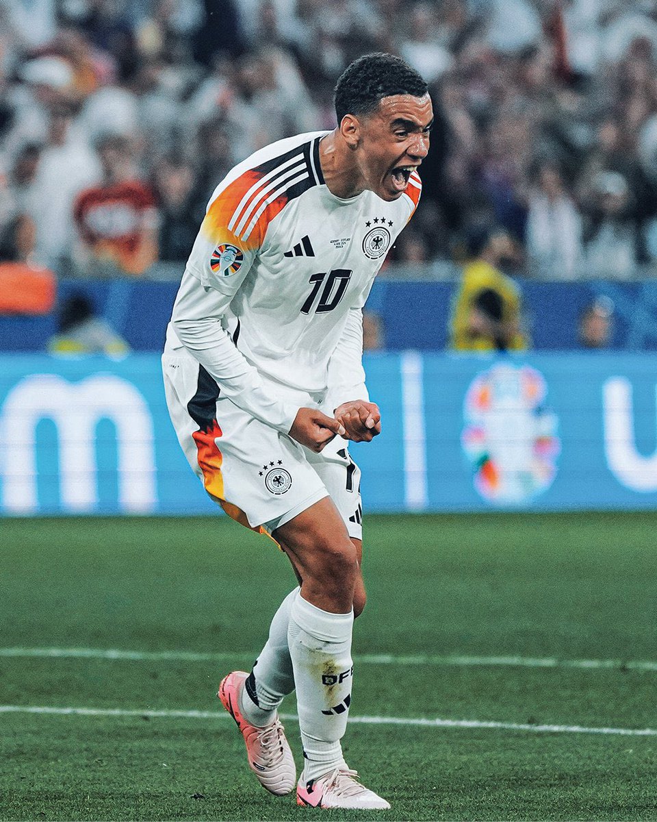 frexbb's tweet image. 🚨🚨🚨🚨🚨🚨

⚠️|| جمال موسيالا (قبل) المباراة:

•يستلم جائزة هداف اليورو 2024🥇

⚠️|| جمال موسيالا (اثناء) المباراة:

• صنع الهدف الاول 🎯
• سجل الهدف الثاني ⚽️
• صنع الهدف الثالث🎯
• صنع الهدف الرابع  🎯

⚠️|| جمال موسيالا (بعد) المباراة :

• يحصل على جائزة رجل المباراة🥇