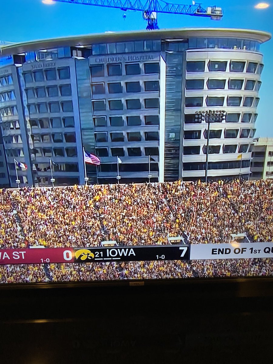 BaldnGold's tweet photo. Best tradition in college 🏈,  end of the 1st quarter fans, players and coaches wave in unison to the pediatric patients and families at University Iowa’s Children’s Hospital.
#HawkeyeWave 
#everyhomegame 
#Awesome https://t.co/vbGar8ul68