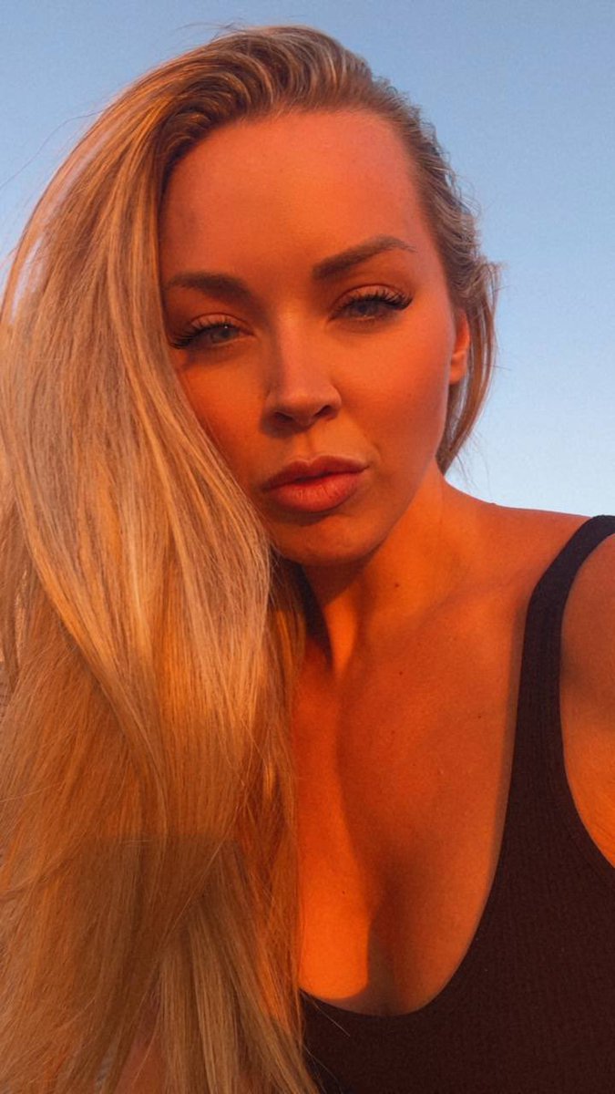 GabbyTaylor_'s tweet image. Wishing all builders in #web3 a happy Saturday 😉🥂#SUBBD