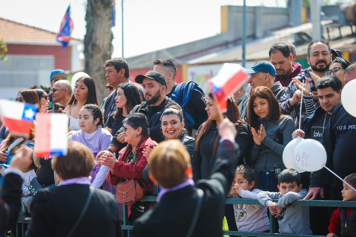 Hoy desarrollamos el tradicional desfile cívico de Ciudad Satélite, y se dan por iniciadas las celebraciones de Fiestas Patrias en Maipú. Qué lindo mes de tradiciones, alegría y vida en comunidad. Que celebrar a Chile nos permita encontrarnos y construir entre todos un mejor país