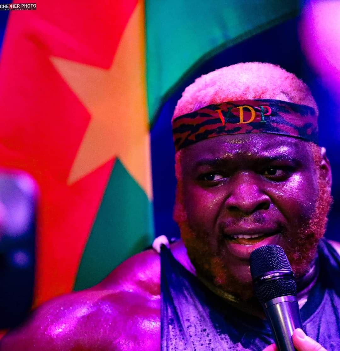 Mes vives félicitations à notre compatriote Cheick Ahmed Al-Hassan SANOU alias Iron Biby qui a battu son propre record mondial en domptant la charge de 231 kg au championnat du monde de Log-lift à Birmingham en Angleterre.

Cette victoire de notre Etalon, ambassadeur du Burkina