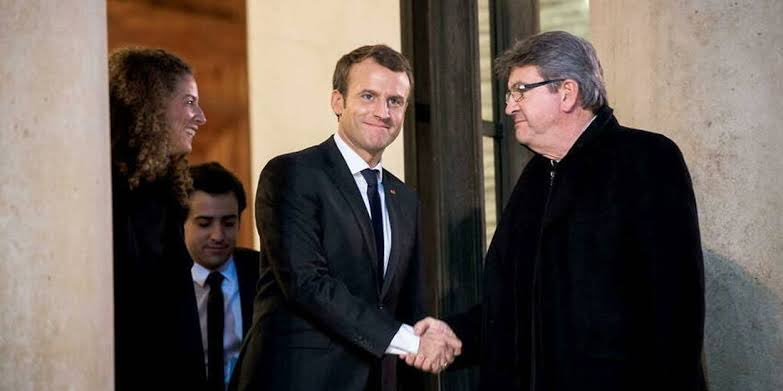 Shuyaftw's tweet photo. @CerfiaFR Ce qui est hilarant c'est que la gauche est outré quand Macron collabore avec le RN pour choisir le PM. Par contre quand la gauche fait élire +160 députés macroniste pour faire barrage au RN, aucun problème 🤡 https://t.co/4FS8RHWKaL