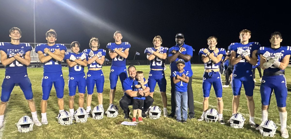 “I love everything about football. I love Friday nights when youre lookin for a win and Saturday mornin’s when you’ve found one!” 1-0 this week! #TW