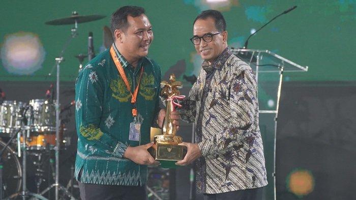 Wali Kota Aditya Banjarbaru Terima Penghargaan Wahana Tata Nugraha 2024 dari Kemenhub dlvr.it/TCyfJm