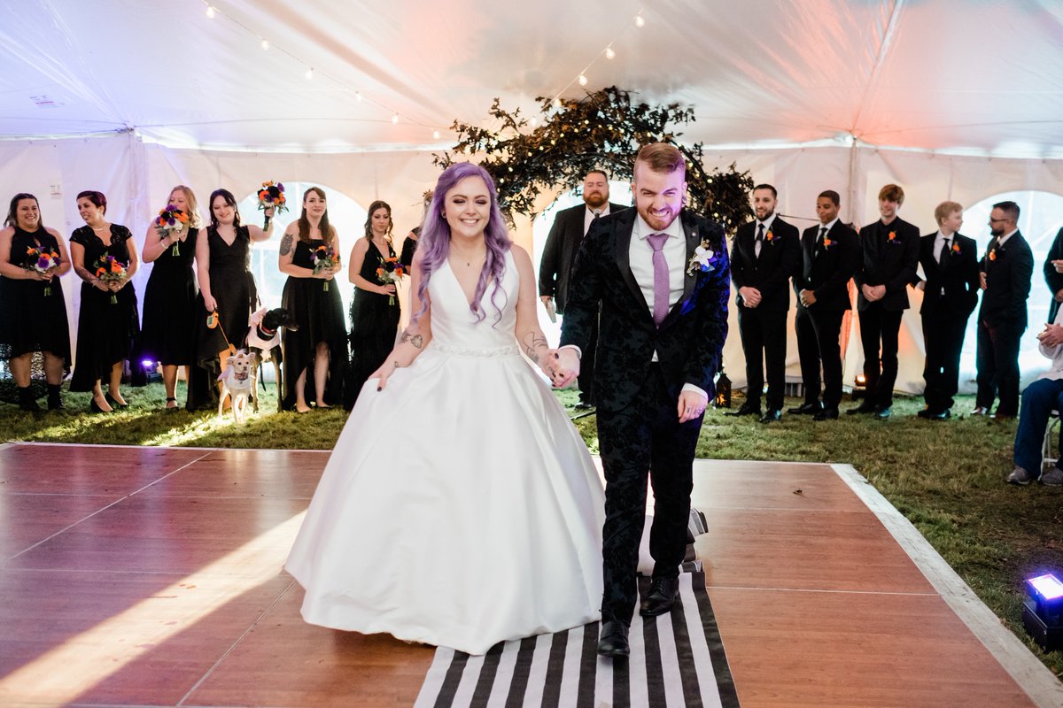Lunesince's tweet photo. shamelessly posting wedding pics from 4 years ago cause it was amazing and I wanna do it again 💜😈 https://t.co/jcOHkQYUfM