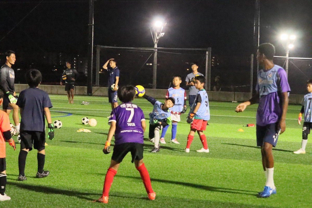 KTFC_GP's tweet photo. 昨日、第6回GKスクールを開催しました！✨

GKの楽しさ、どんなトレーニングをしたらいいのかがわかり、全員が成長できたと思います！

また、今回もGAViC様に協賛していただきとてもいいものになりました！🔥

これからも応援よろしくお願いします！！

#京都橘大学サッカー部
#GKスクール
#GAViC https://t.co/X3sAhdBqQf