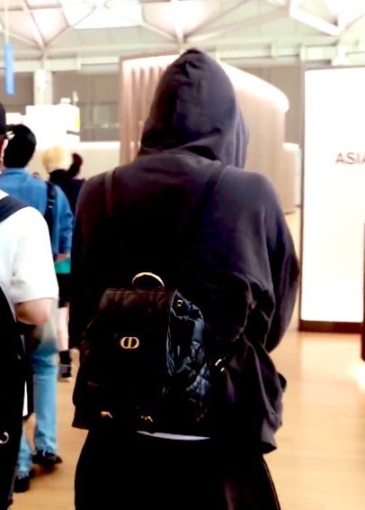 nessavis515's tweet photo. AFTER NOTICE THEM USING THE SAME RINGS AND CINNAMOROLL KEY CHAIN, NOW WE SEE THEM WEARING THE SAME BAG 😭😭😍🤭??????!!!!
•Haerin & Haruto•
#flyfairy #nessavis #HARUTO #하루토 #ハルト #HAERIN #뉴진스 #해린 #TREASURE #NewJeans #treajeans https://t.co/dwqQVTEYP5