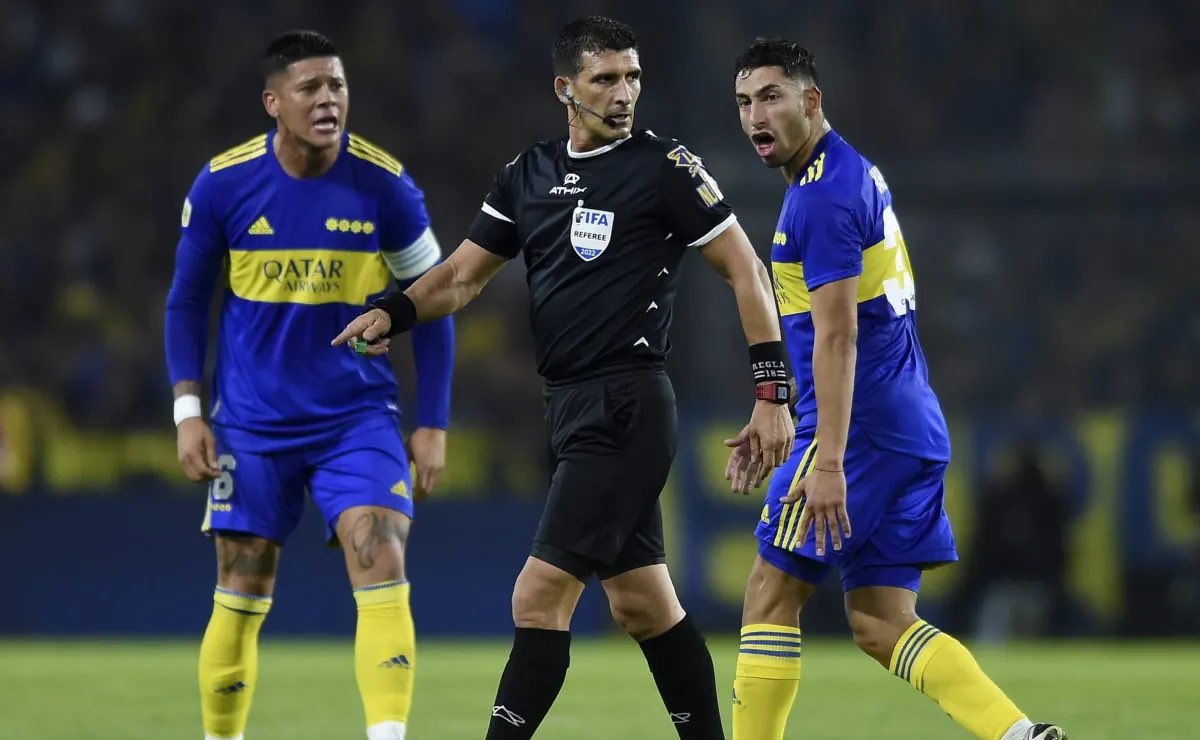El mejor de la noche fue Andrés Merlos.

El único que cumplió de punta a punta el trabajo que le habían dado.

Robó a #Talleres, junto a su cuerpo arbitral.

#Boca, la AFA, Tapia, Toviggino y las mismas caras de siempre. 

Ah, de acá a una semana, ya nadie se acuerda y… siga,