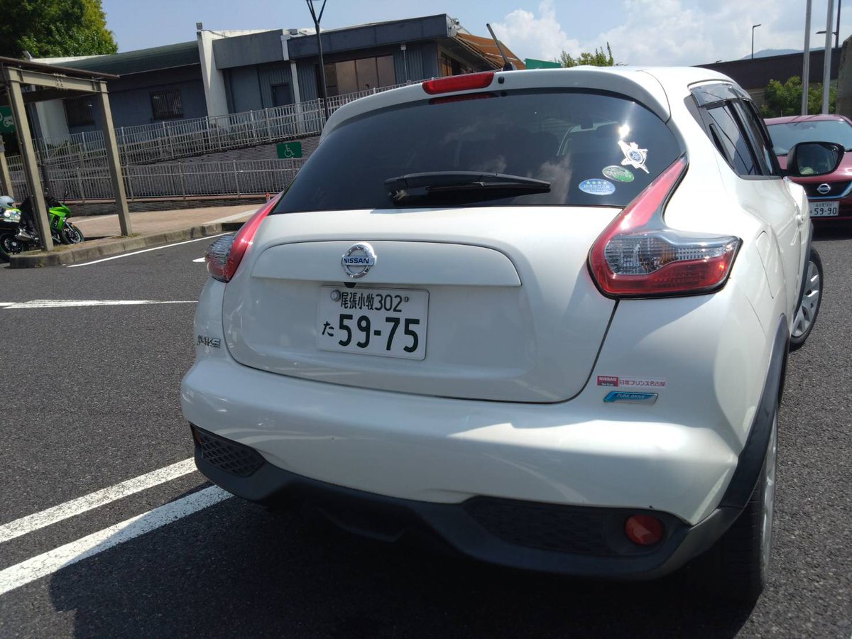 0tbFRLM65pw05xz's tweet image. 拡散希望‼️‼️‼️

この車に恵那峡サービスエリアで当て逃げされました‼️

おっさんとおばはん、娘が「ごるぁー💢待ていー💢‼️」って言ったら慌てて逃げて行きました👹

＃岐阜県　＃恵那峡サービスエリア　＃当て逃げ