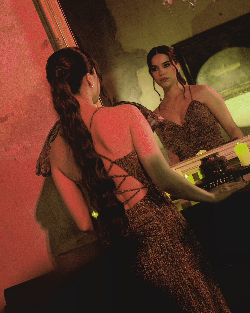 SilviaZepedaMx's tweet image. Me encantó esta foto de la grabación del video oficial de #QuizasQuizasQuizas (es mi escena favorita) 😍🎶✨ ¿Ya vieron el video? ➡️ youtu.be/wTJcHJU52WU?si…