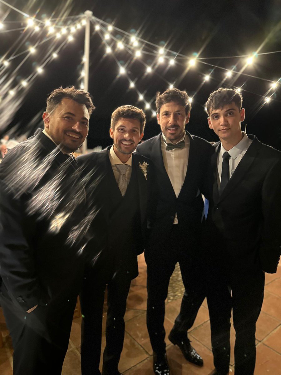 davezulueta_'s tweet photo. La boda de carlos y claudia ha sido súper bonita :( estoy orgulloso de él y de haberles acompañado en este día tan especial 💕 https://t.co/uxhcCMBaKd