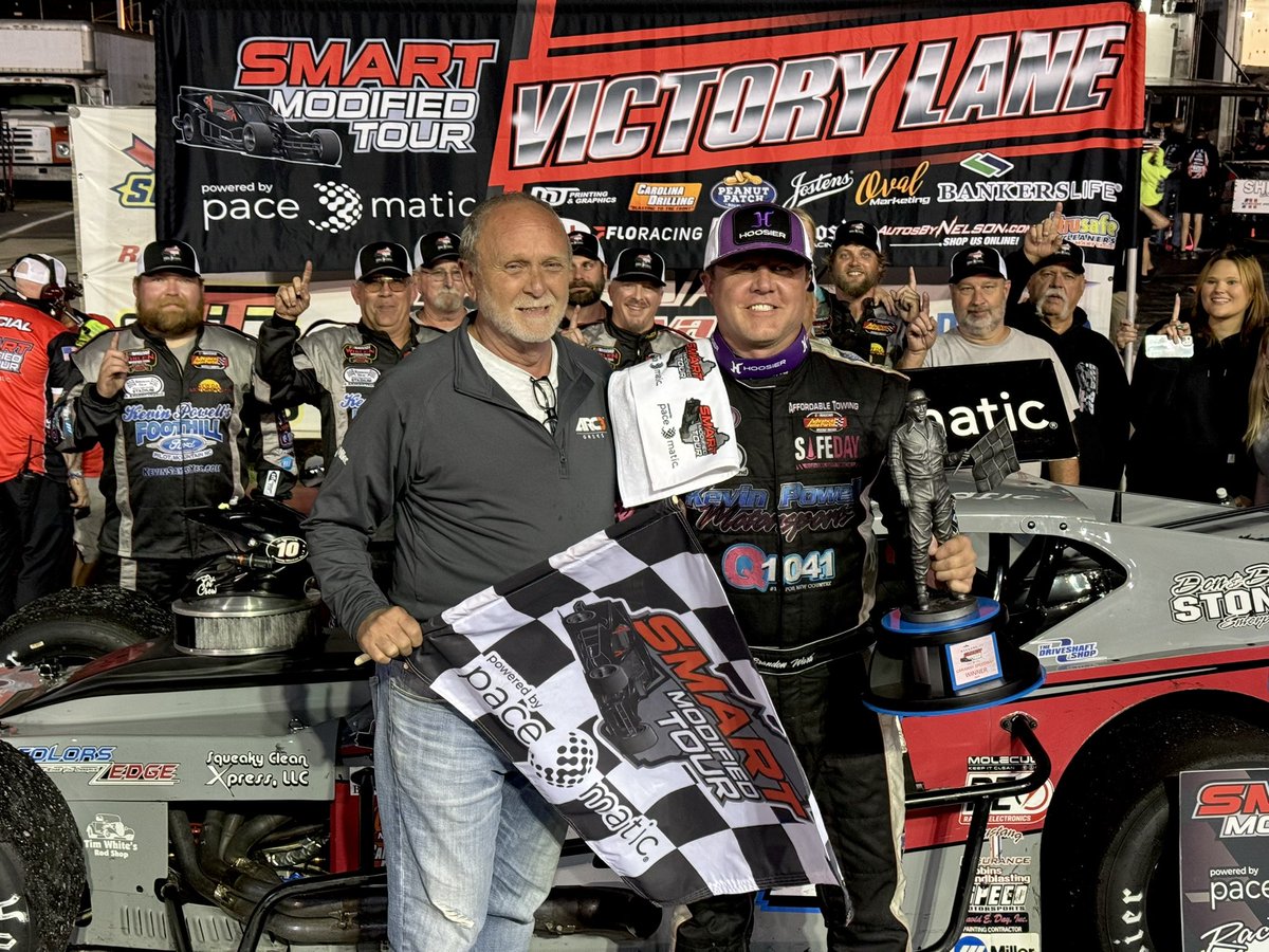 SMARTMods_'s tweet image. Brandon Ward visits @paceomatic victory lane as the winner of the Robert Jeffreys Memorial for the #SMARTMods at @carawayspeedway.