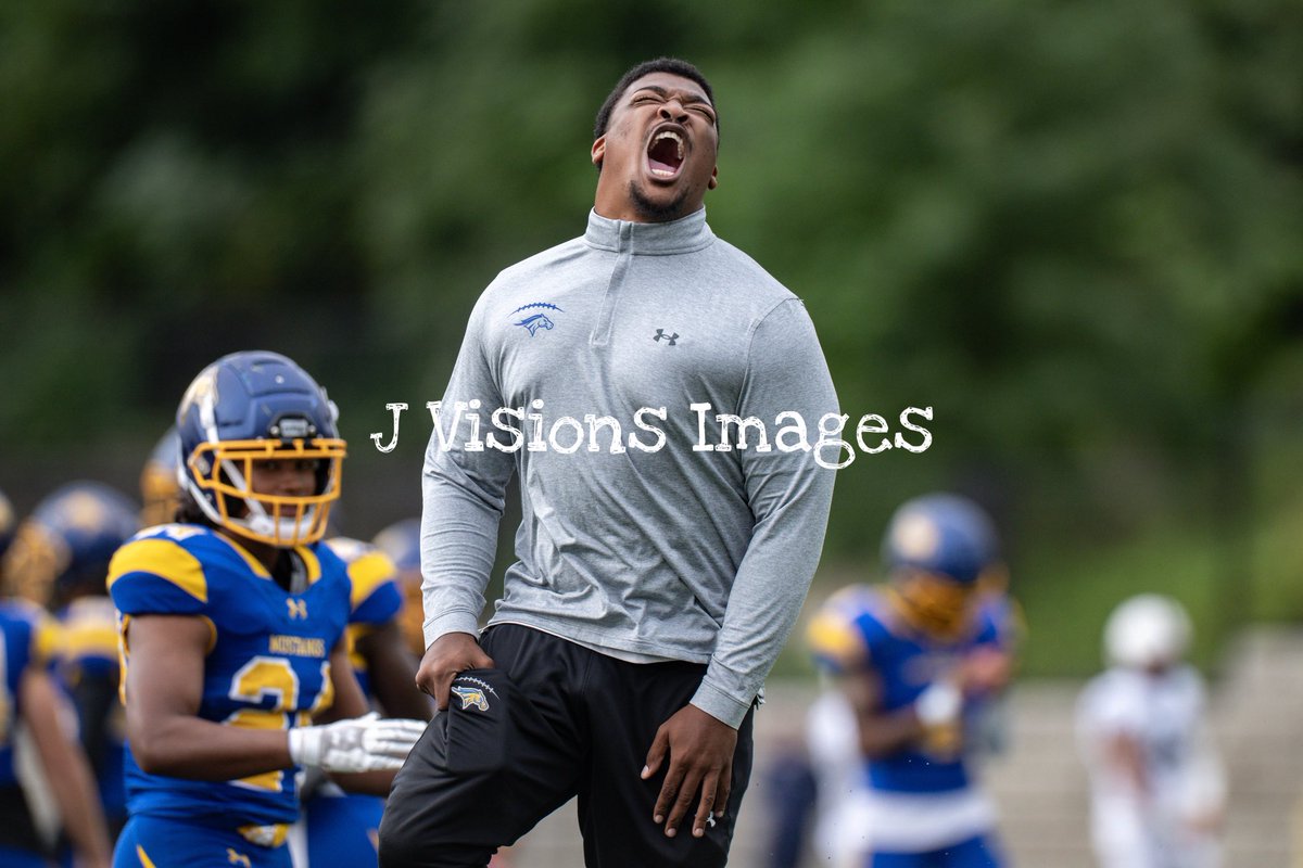 Photo_JohnJones's tweet photo. Monroe College defeats Sussex CC 21-6 at Memorial Field in Mount Vernon, NY
#monroemustangs @MonroeMustangs #sussexcc #nyfootball #njfootball #monroefootball #sportsphotography https://t.co/BT91eYODig