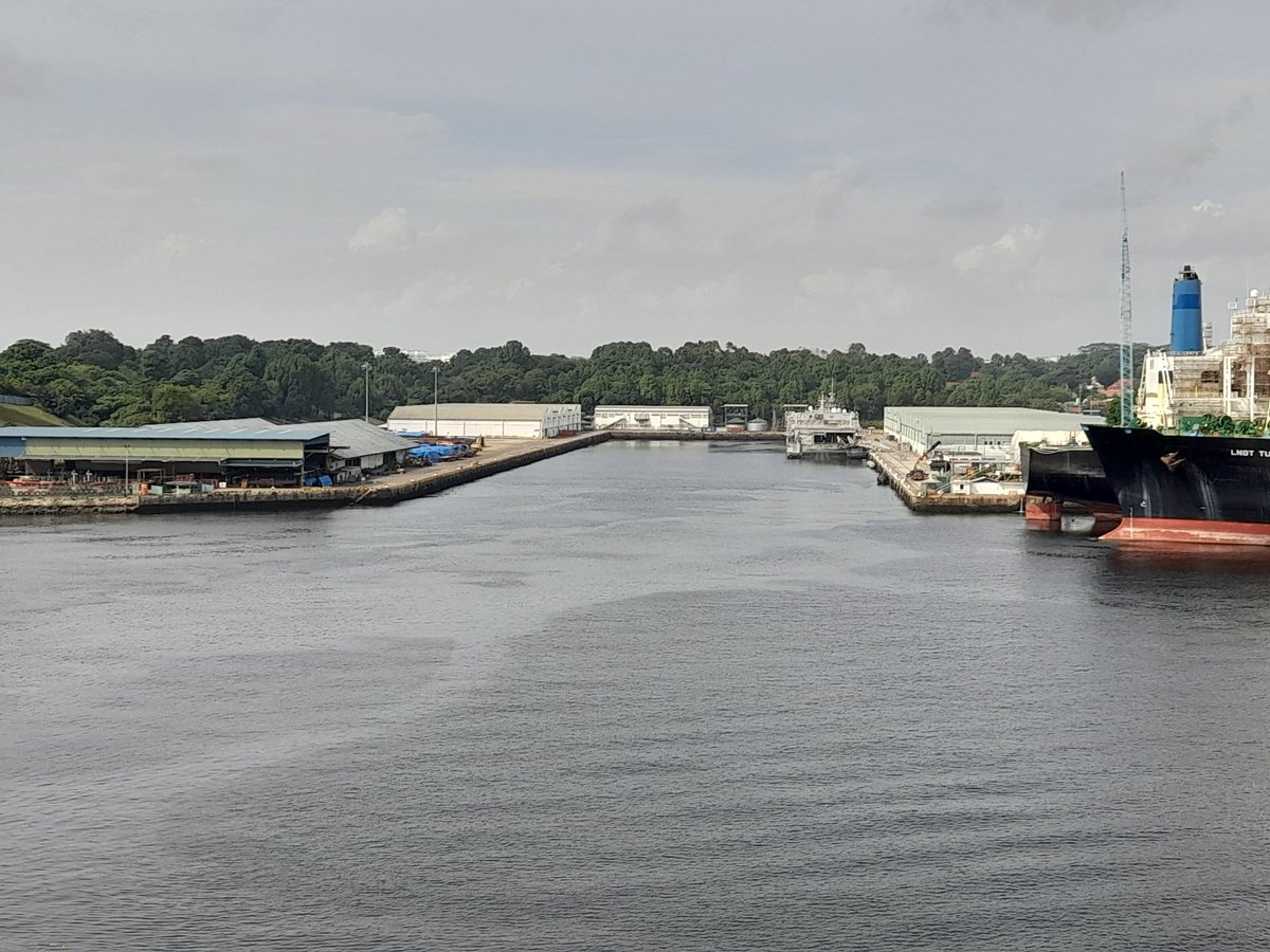 RFALymeBay's tweet photo. @rfalymebay-Departing Singapore 🇸🇬 this morning, after a short but very busy maintenance period, ready for some sea 🌊 time #Singapore #seatime
@RFAHeadquarters @RFAArgus @RFAMountsBay @RFACardiganBay https://t.co/0hSx1bE3pg