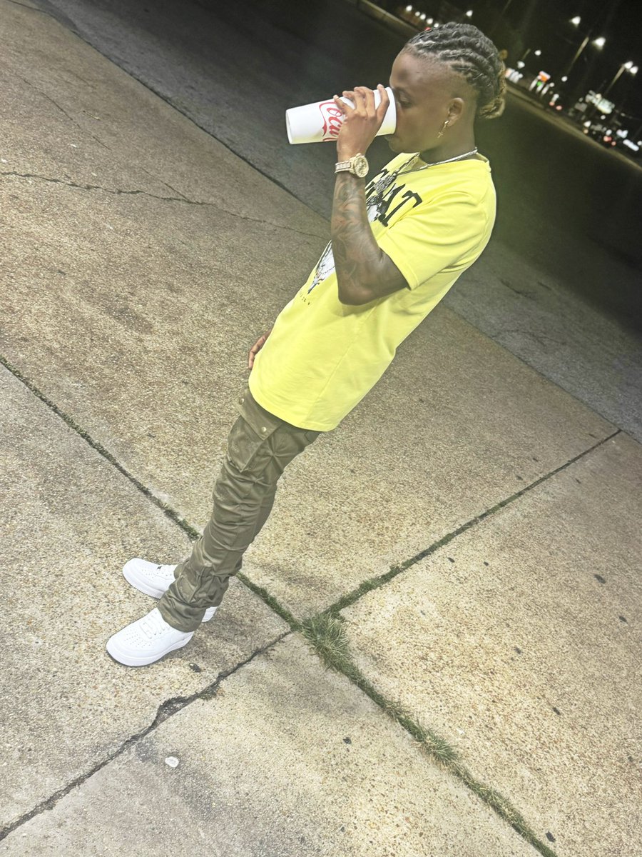 MartinJacarii's tweet photo. When you speakin on my name don't forget I'm a go-getter I ain't got no time to play and I ain't playin with no nigga #happybdaytome https://t.co/Tsg3U0JzGj