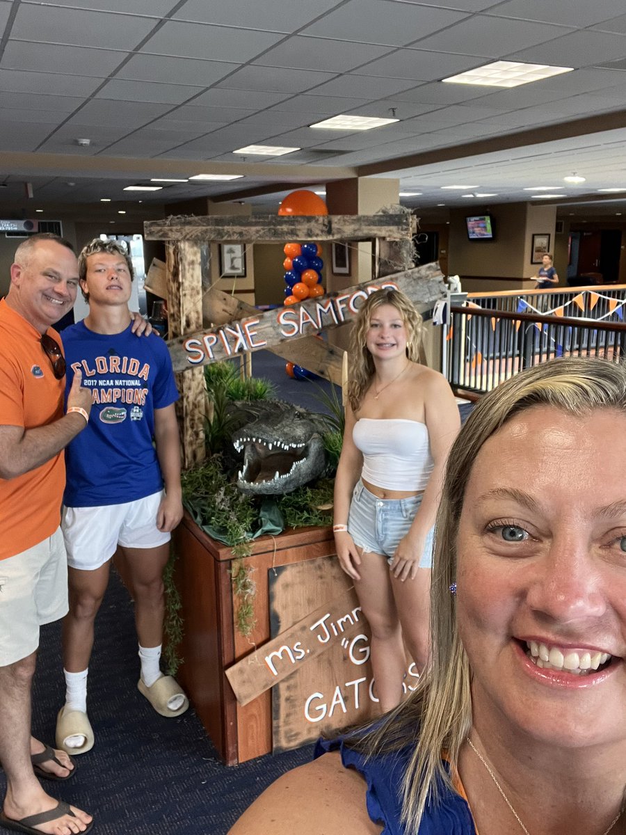 ealmond's tweet photo. #onlyintheswamp #wechomp #beatSamford https://t.co/BE0VvwIH1x