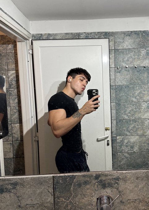 My body lately… https://t.co/YN9U08bTzl