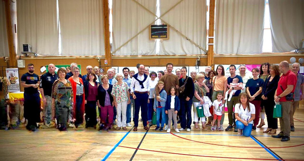 [Commune Accueillante]🌱🏡

Entouré de l’équipe municipale et des présidents d’associations très heureux ce matin d’accueillir les nouveaux Sadébriens ! 

Sèvres-Anxaumont, 
Une commune dynamique dans un cadre de vie préservé ! 🌳