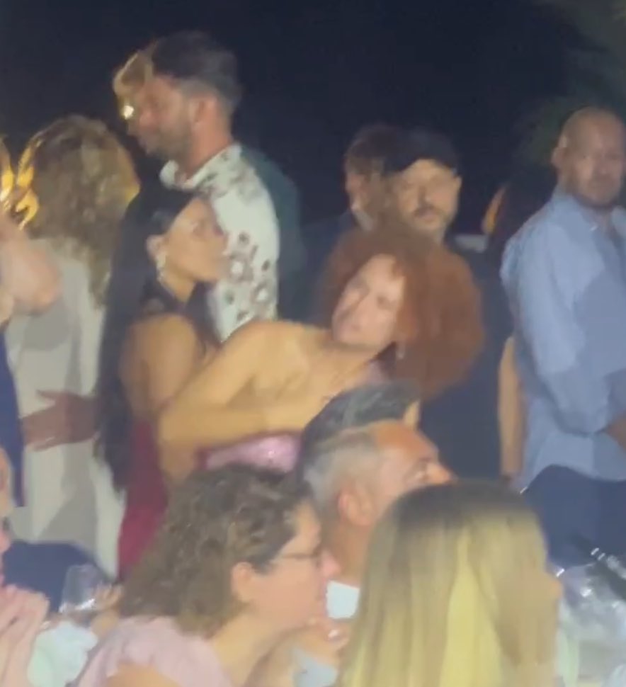 da un anno a questa parte “a mano a mano” si canta solo cosí!♥️