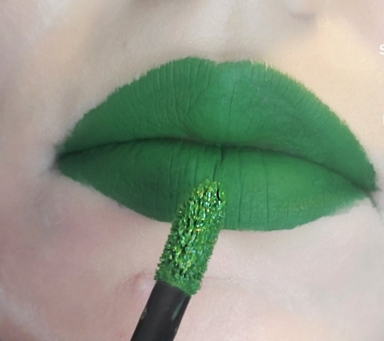 Would you wear a green lipstick? #makeup #makeupartist #lipstick