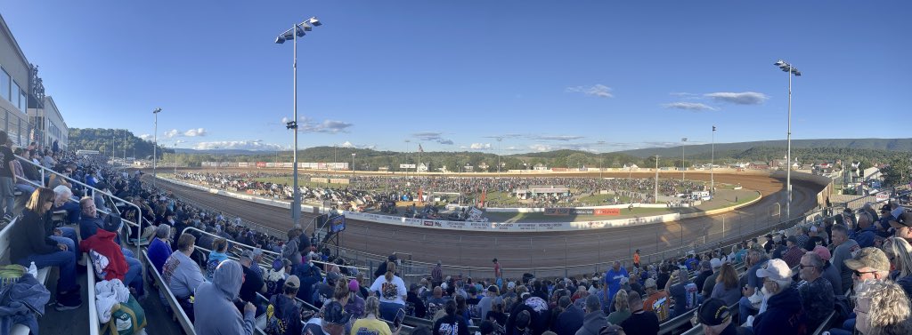 sullengrace's tweet photo. Awesome crowd @PortRoyalSpdway today! #RackedStackedPacked 🏁 https://t.co/JaoQ5fTOQ9