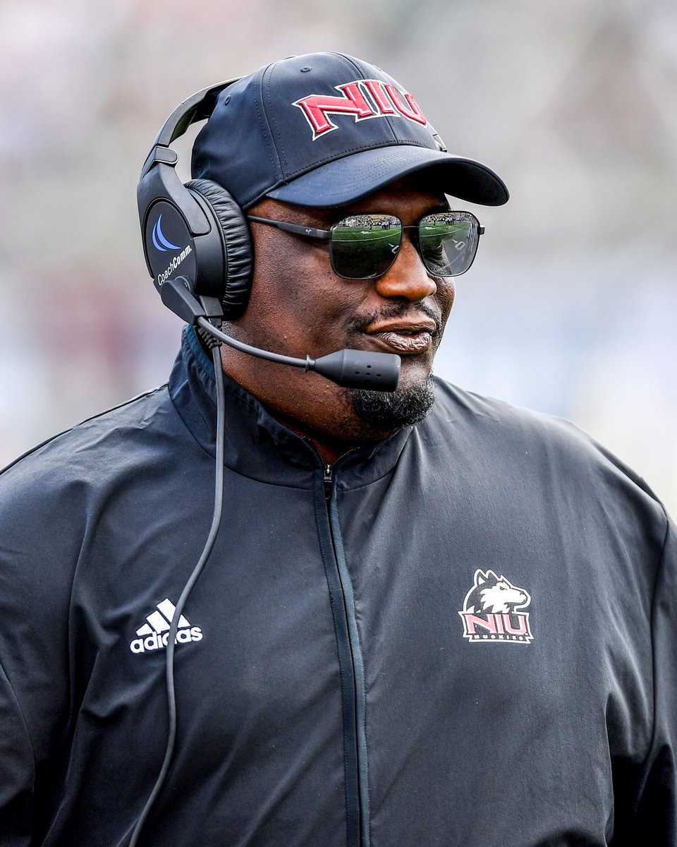 FOS's tweet image. Notre Dame paid Northern Illinois $1.4 million to play in South Bend today.

The Huskies just beat the #5 Fighting Irish 16-14—the biggest upset in NIU HISTORY.