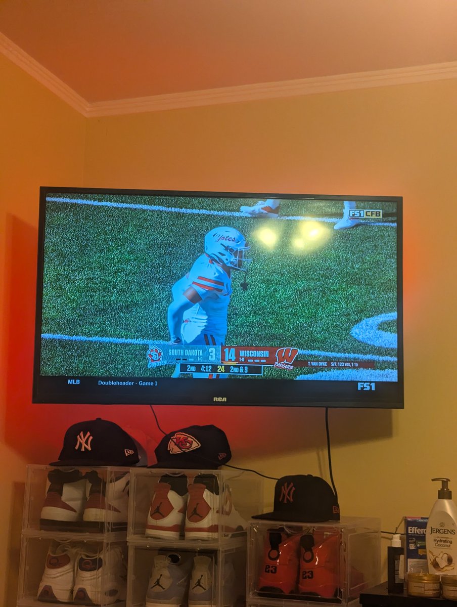 We Don't Do Moral Victories But An Impressive Showing For Them Yotes...Way To Battle Fellas Anddd 👉🏿@romantilmon 👉🏿 WE 👀 YOU‼️

#GoYotes